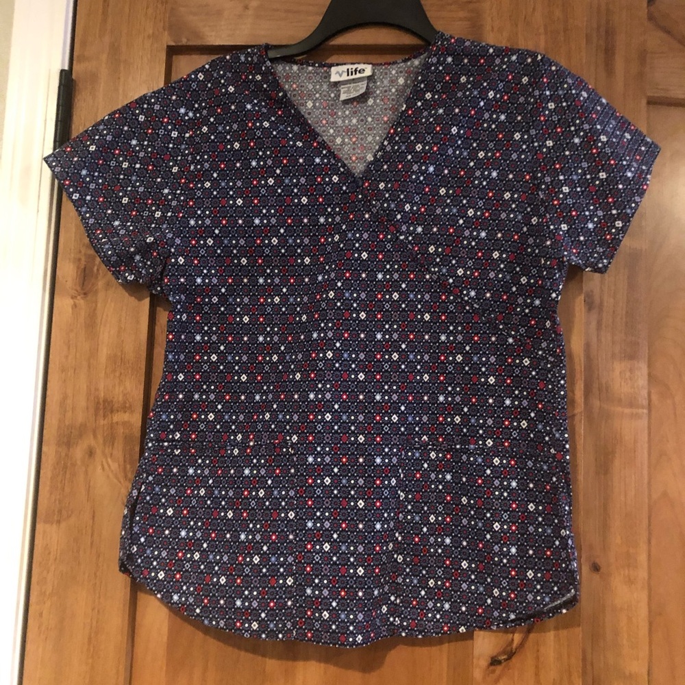 Life brand floral scrub top size small.